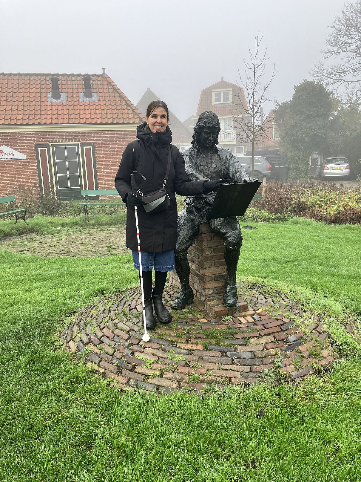 José naast het levensgrote bronzen beeld van Paulus Potter